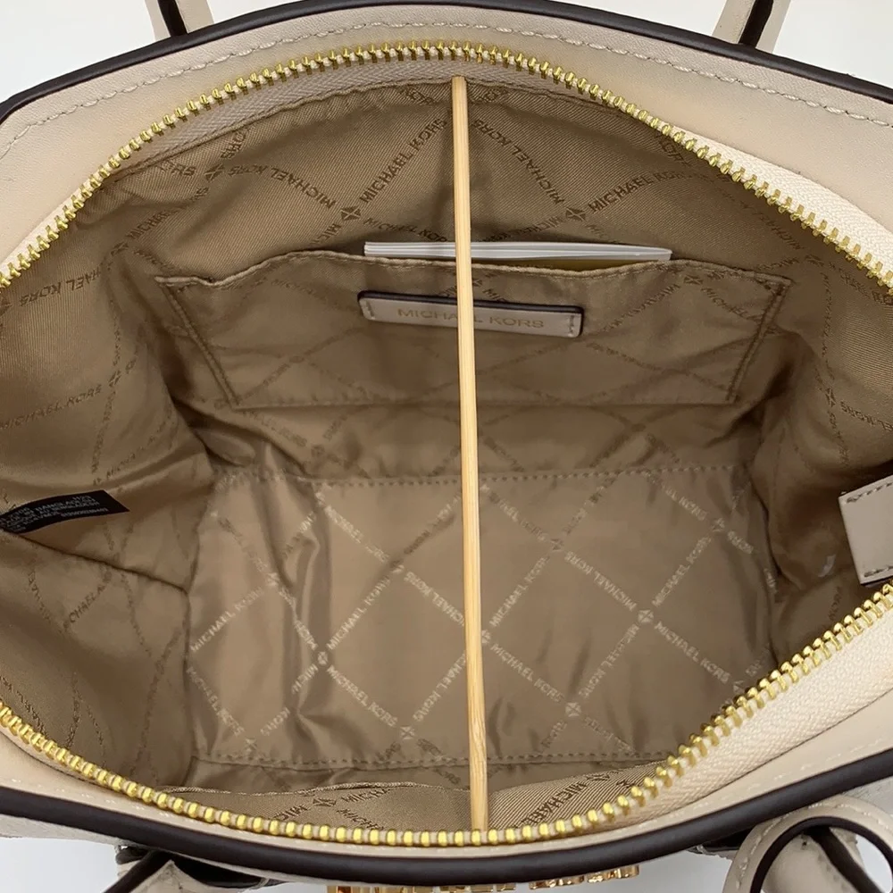 MICHAEL KORS
Avril Small Leather Top-Zip Satchel
LIGHT CREAM COLOR - Picture 8 of 11